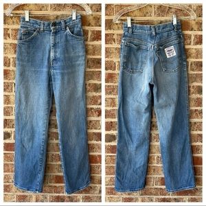 True vintage white tag Levi’s petite short ankle high rise approx 24 / 25x26